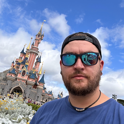 schorni.cm creator profile