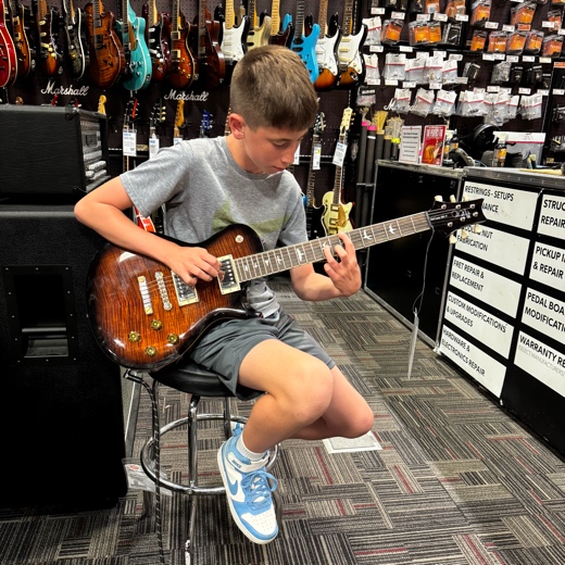 Phoendogg_guitar